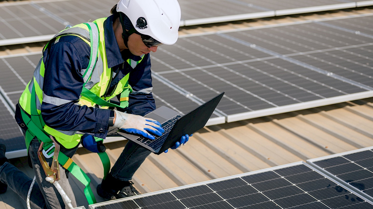 ¿Por qué el mantenimiento de paneles solares es clave para tu empresa?